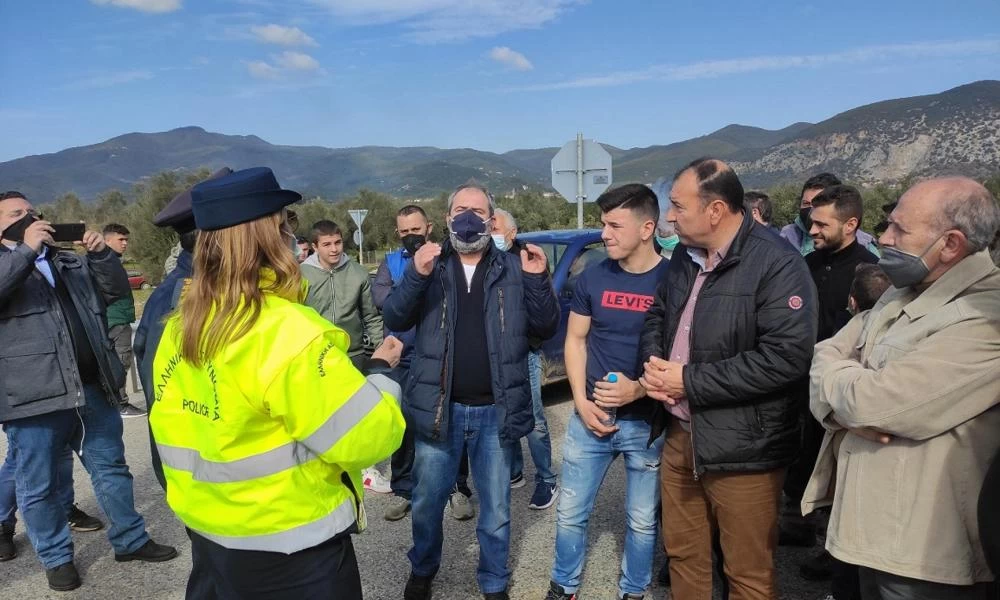 Ιόνια Οδός: Οι αγρότες "έπεσαν" σε έτοιμο μπλόκο.... από την αστυνομία – Έτσι τους σταμάτησαν στο Αιτωλικό